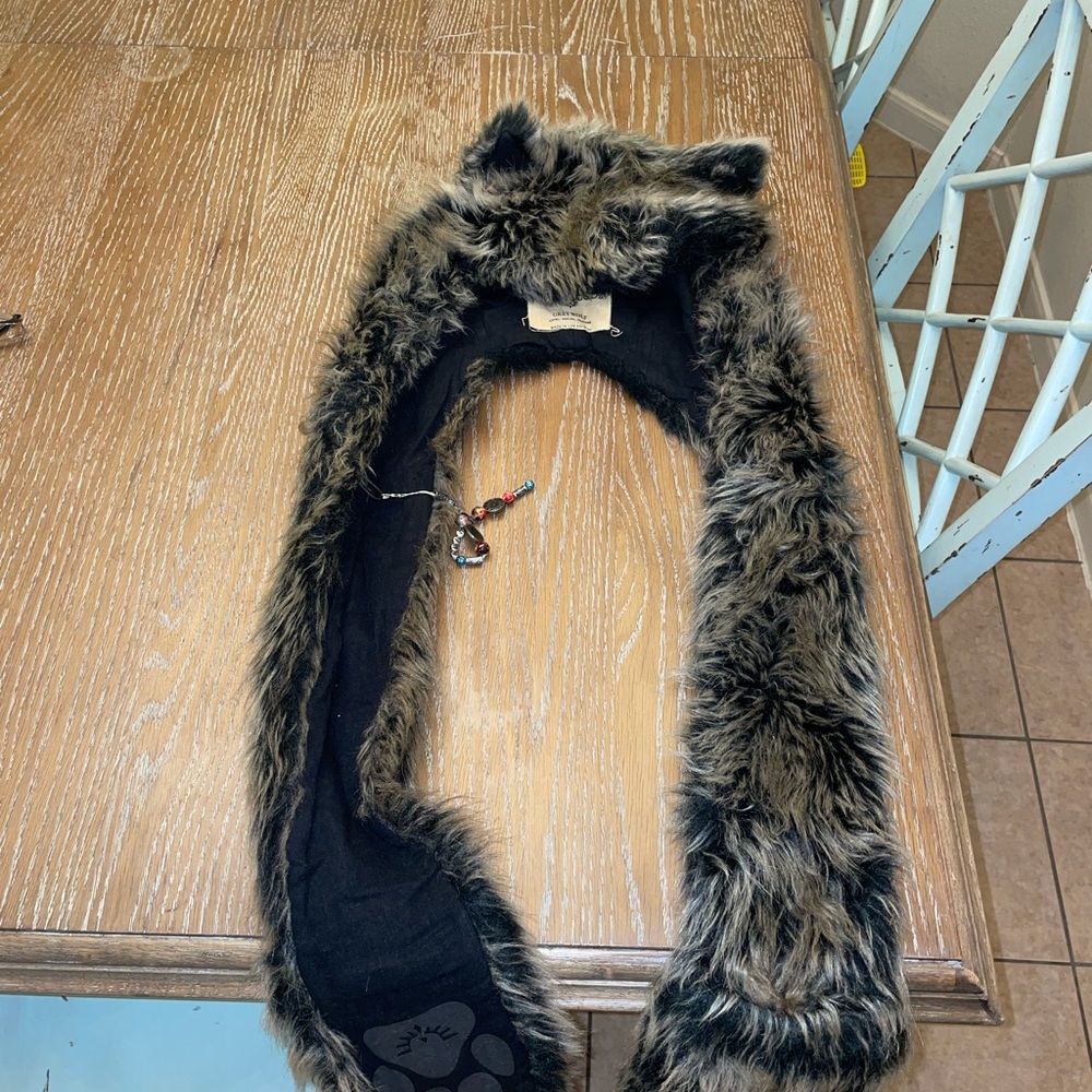 Wolf, paws spirithood
